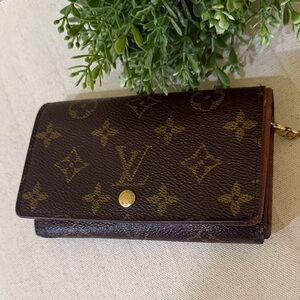 Louis Vuitton Wallet Authentic Classic vintage  Monogram Wallet ( COA included )
